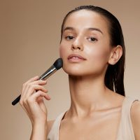 Bronzer: Πώς θα το εφαρμόσετε σωστά (και) τον χειμώνα