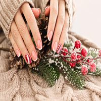 Candy cane nails: Το πιο γλυκό και γιορτινό μανικιούρ του χειμώνα