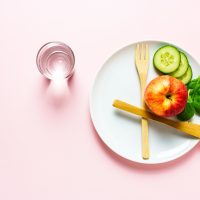 Διαλειμματική νηστεία: Πώς επηρεάζει η παράλειψη γευμάτων το μυαλό μας;