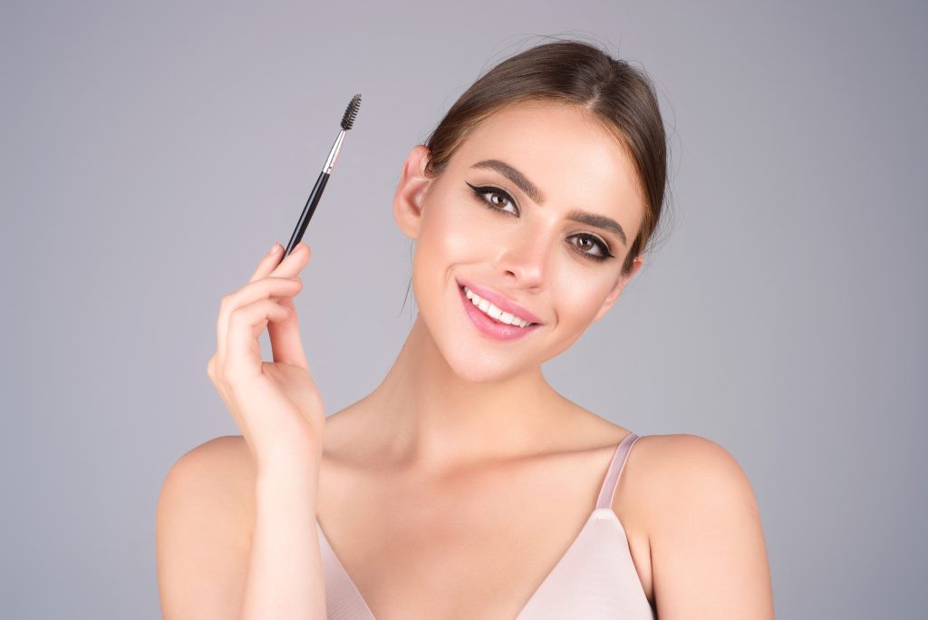 Φρύδια: Τα 5 λάθη που κάνετε και πώς θα τα διορθώσετε