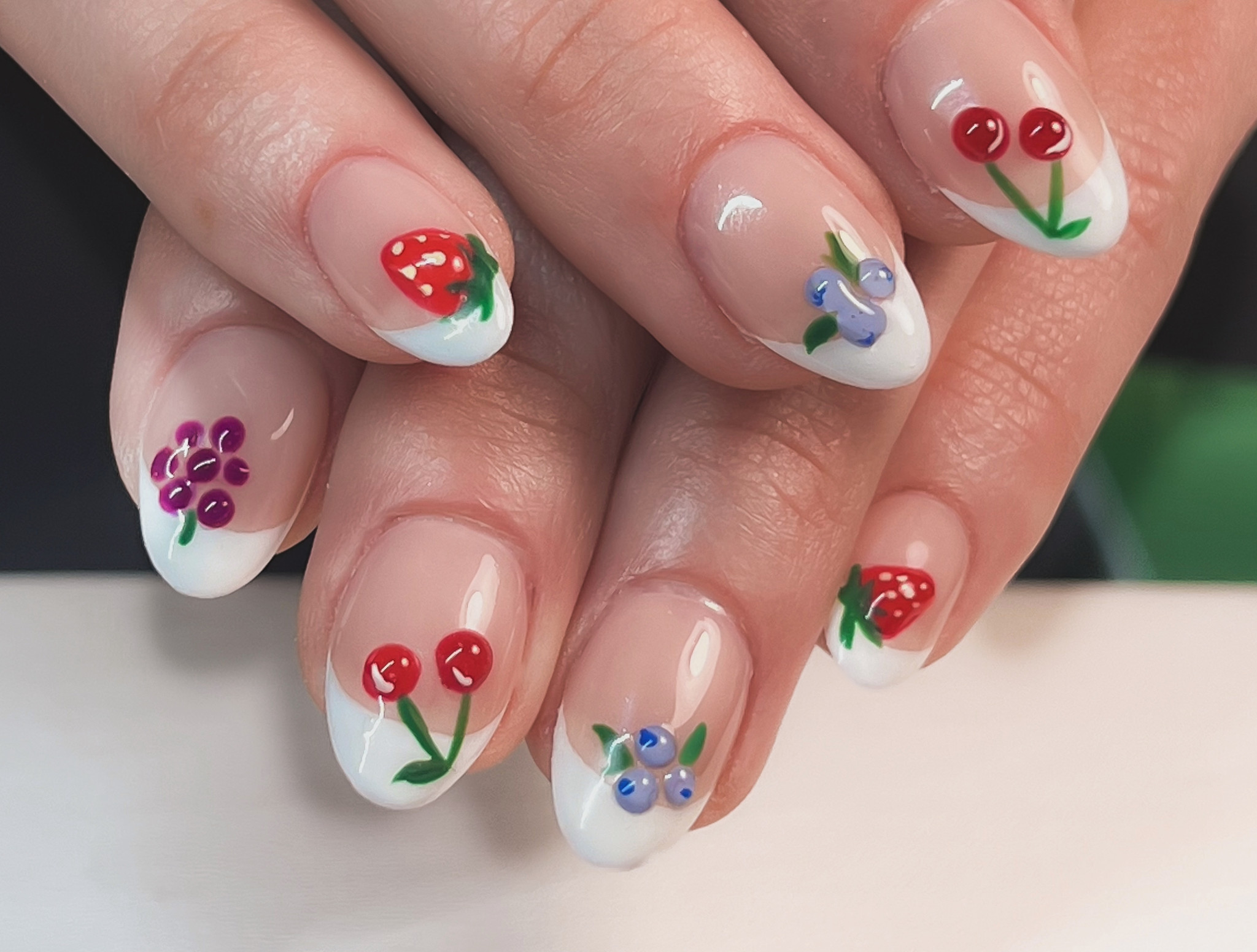 Γαλλικό μανικιούρ με print: Τα nail designs που αξίζει να δοκιμάσετε