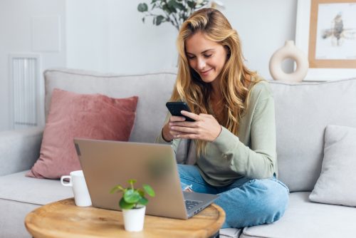 Gen Ζ: Επιβαρύνουν οι σύγχρονες εργασιακές τάσεις την ψυχική τους υγεία;