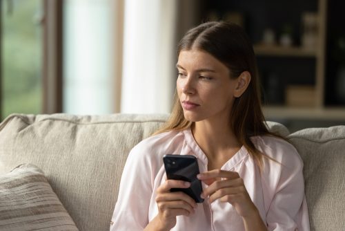 Γιατί αποφεύγετε να μιλάτε στο τηλέφωνο όσο μεγαλώνετε;