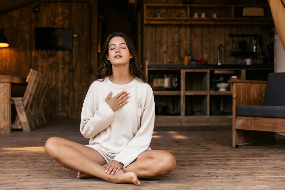 Η τέχνη της ηρεμίας: 3 συνήθειες που μπορούν να χαλαρώσουν το νου άμεσα