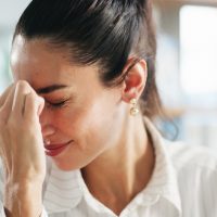 Ημικρανία: Το αόρατο βάρος που «κουβαλούν» οι περισσότεροι