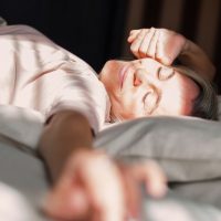 Ύπνος: Γιατί ξυπνάμε όλο και πιο νωρίς καθώς μεγαλώνουμε;