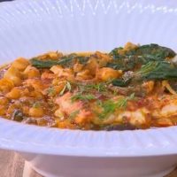 Μπακαλιάρος με ρεβίθια και κάρυ