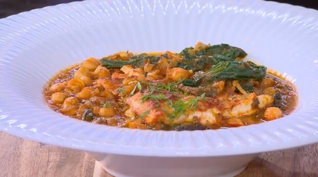 Μπακαλιάρος με ρεβίθια και κάρυ