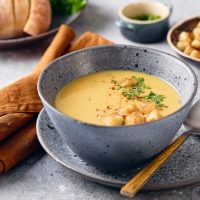 Πλούσια πατατόσουπα με κρόκο κοζάνης