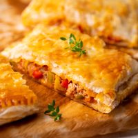 Σπιτική πίτα με πιπεριές