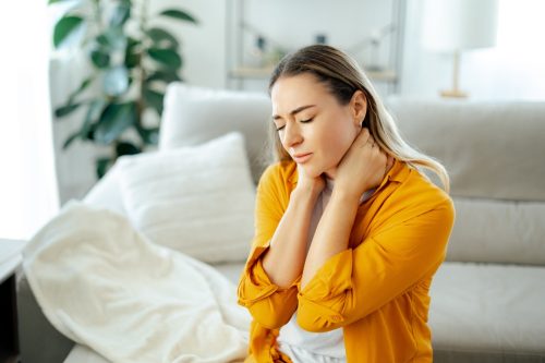 Πόνος στον αυχένα: Να πώς θα απαλλαχθείς