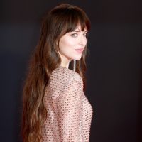 Ντακότα vs. Έμα: Η Τζόνσον διεκδικεί τον Λάνθιμο με χιούμορ