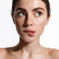 Η αισθητικός των σταρ αποκαλύπτει τα μυστικά της για τέλειο δέρμα