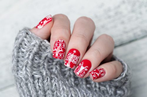 Snowflake nails: Το πιο chic mani trend της σεζόν