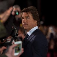 Τομ Κρουζ: Ξεπέρασε την Άνα ντε Άρμας; Με ανερχόμενη μελαχρινή ηθοποιό στο πλευρό του εμφανίστηκε στο Λονδίνο