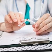 Η πρώτη χώρα στον κόσμο που απαγορεύει το κάπνισμα σε όσους γεννήθηκαν μετά το 2007