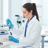 Το κολλητικό βακτήριο που εξαπλώνεται ανησυχητικά γρήγορα