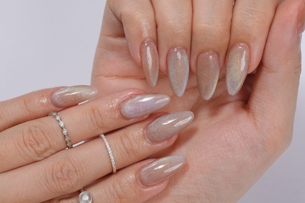 Velvet nails: 5 ιδέες που θα κλέψουν τις εντυπώσεις