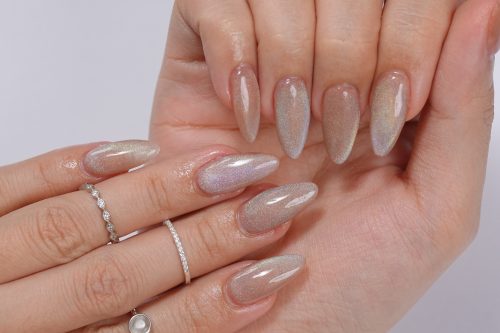 Velvet nails: 5 ιδέες που θα κλέψουν τις εντυπώσεις