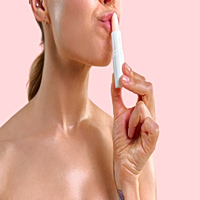 Ο απόλυτος οδηγός για απαλά, ενυδατωμένα χείλη