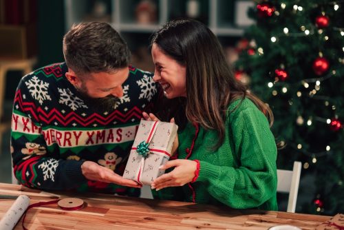 Χριστουγεννιάτικα δώρα: Η καλύτερη αφορμή για να προσφέρουμε χαρά