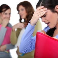 «Tall Poppy Syndrome»: Πώς μπορεί να καταστρέψει την καριέρα σας