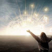 Τα ζώδια σήμερα: Μην επηρεαστείς από τα νεύρα και την ένταση που παρατηρείς γύρω σου