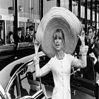 «Κανείς δεν είναι ασφαλής όταν με ερωτεύεται» – Τα διάσημα love story της Μπριζίτ Μπαρντό