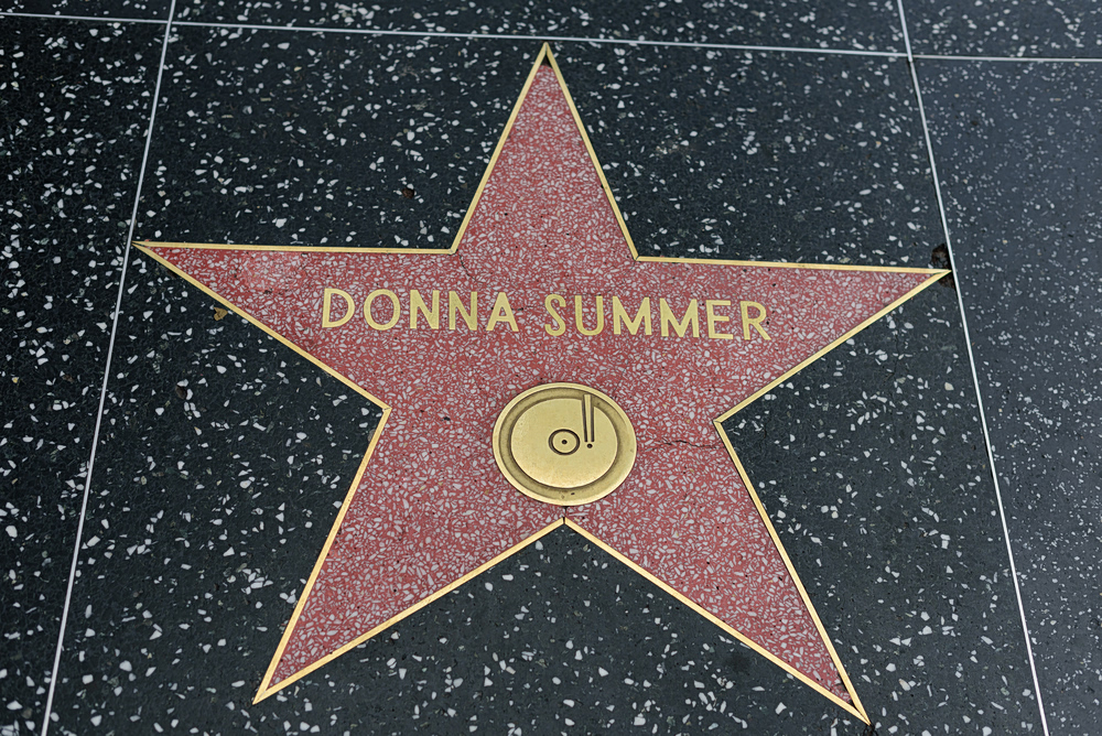 Ντόνα Σάμερ: Η αιώνια βασίλισσα της disco βρίσκει τη θέση της στο Songwriters Hall of Fame