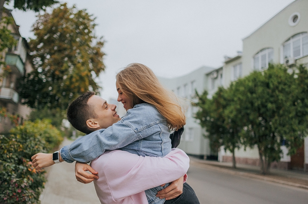 Σχέσεις: Ερωτεύεσαι πολύ γρήγορα; Ίσως έχεις… εμοφιλία!