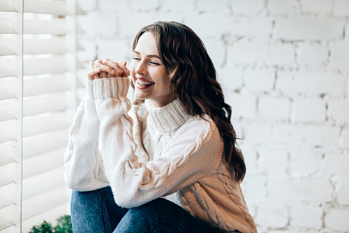 «Helper’s high» feeling: Τι είναι και γιατί μας κάνει τόσο χαρούμενους;