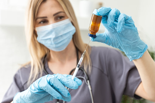 Βρετανία: Κλείνουν σχολεία, επανέρχεται η υποχρεωτική μάσκα