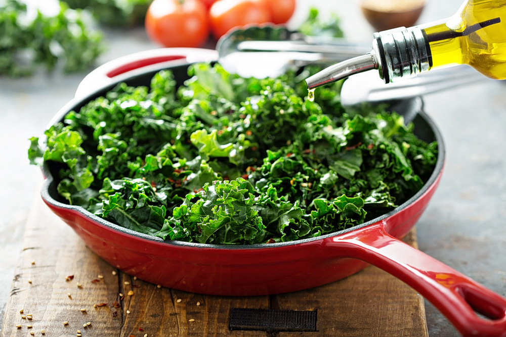 Kale και ελαιόλαδο: Το superfood combo για έξτρα θρεπτικά οφέλη