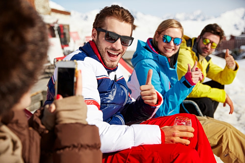 Αγκαλιάστε το κρύο: O χειμώνας είναι η τέλεια ευκαιρία για πιο “ζεστές” σχέσεις