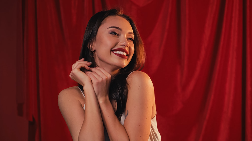 6 συγκλονιστικά makeup looks για τα γιορτινά πάρτι του μήνα