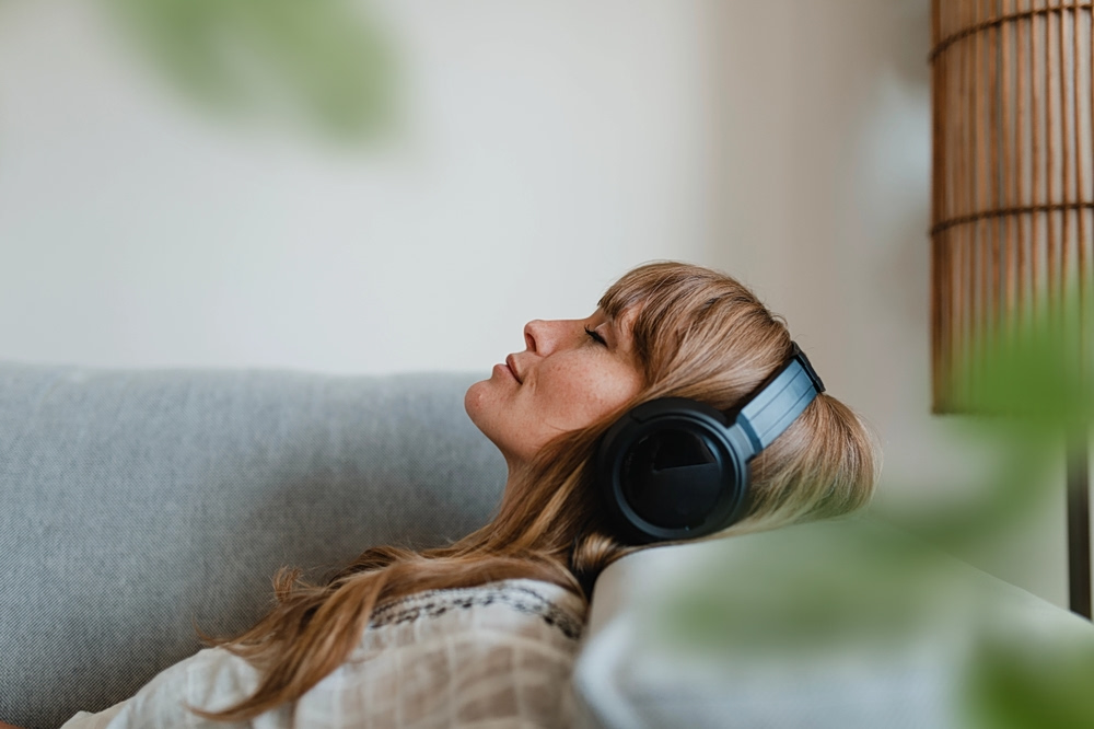 Μουσική: Ανοιγοκλείνοντας τα μάτια, ακούμε καλύτερα;