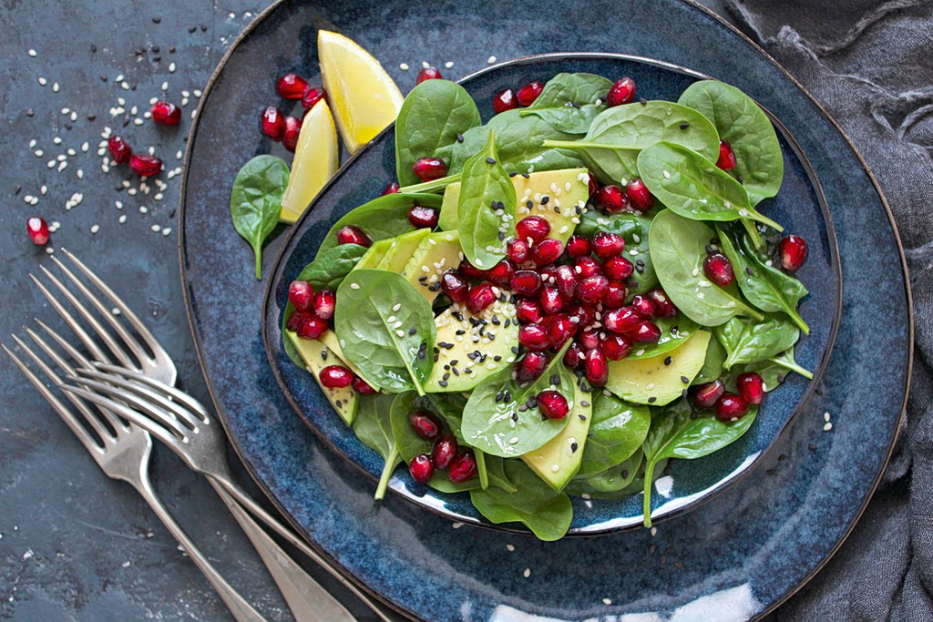 Σαλάτα με σπανάκι και αβοκάντο