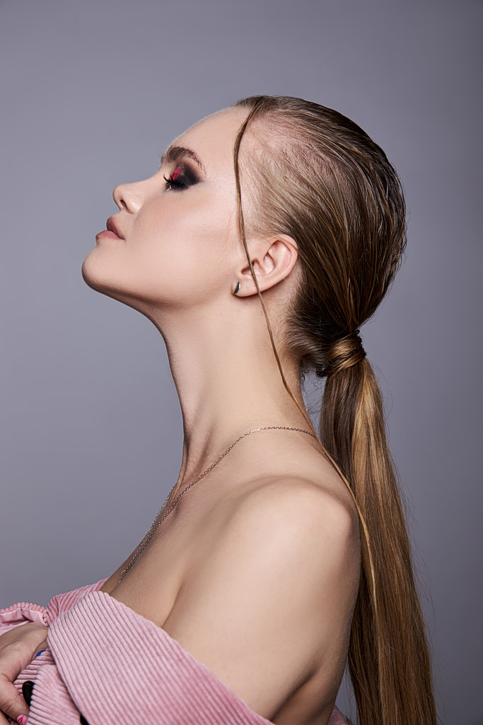 Πώς θα κάνετε slick-back χτενίσματα χωρίς να ταλαιπωρείτε τα μαλλιά σας