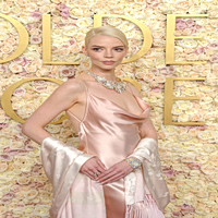 Η χωρίστρα στο πλάι είναι in – τα looks των σταρ που το επιβεβαιώνουν