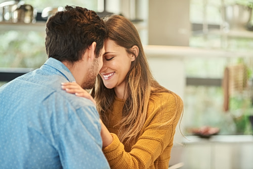 Σχέσεις: Με ποιο απροσδόκητο κριτήριο διαλέγουμε σύντροφο;