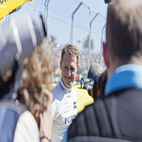 Μίκαελ Σουμάχερ: Περπατά ξανά με τη βοήθεια αναπηρικού αμαξιδίου