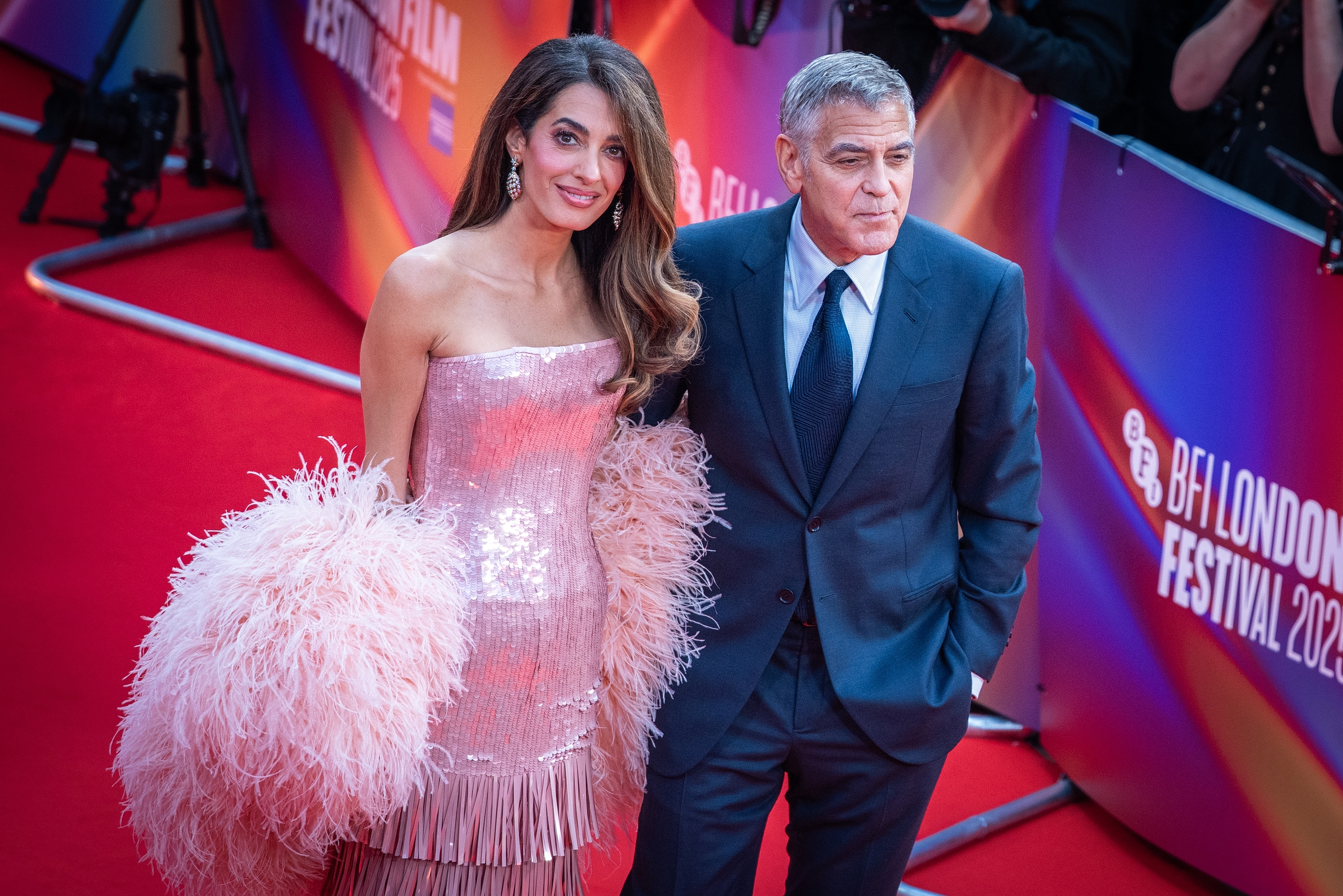 Ο Δημήτρης Γιαννέτος αποκάλυψε τα tips του για το signature χτένισμα της Amal Clooney