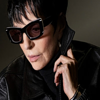 Η Λάιζα Μινέλι σε ένα ανατρεπτικό καλλιτεχνικό come back