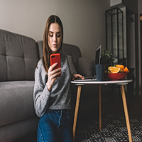 Smartphones: Πώς γλιτώνουμε το κρυφό κόστος των οθονών;