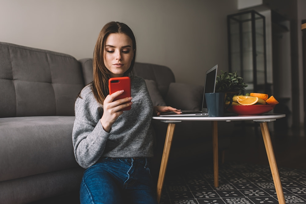 Smartphones: Πώς γλιτώνουμε το κρυφό κόστος των οθονών;