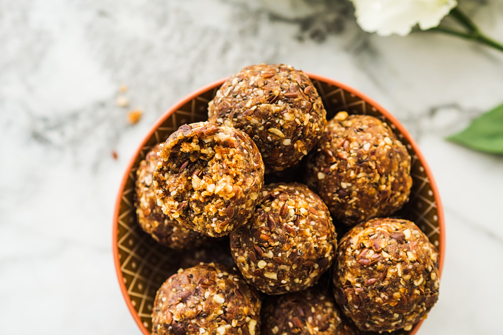 “Τρουφάκια” ενέργειας με φιστίκι και καρύδα