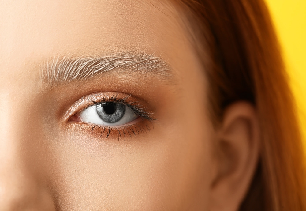 Bleached brows: Η νούμερο 1 τάση στο μακιγιάζ αυτήν τη στιγμή