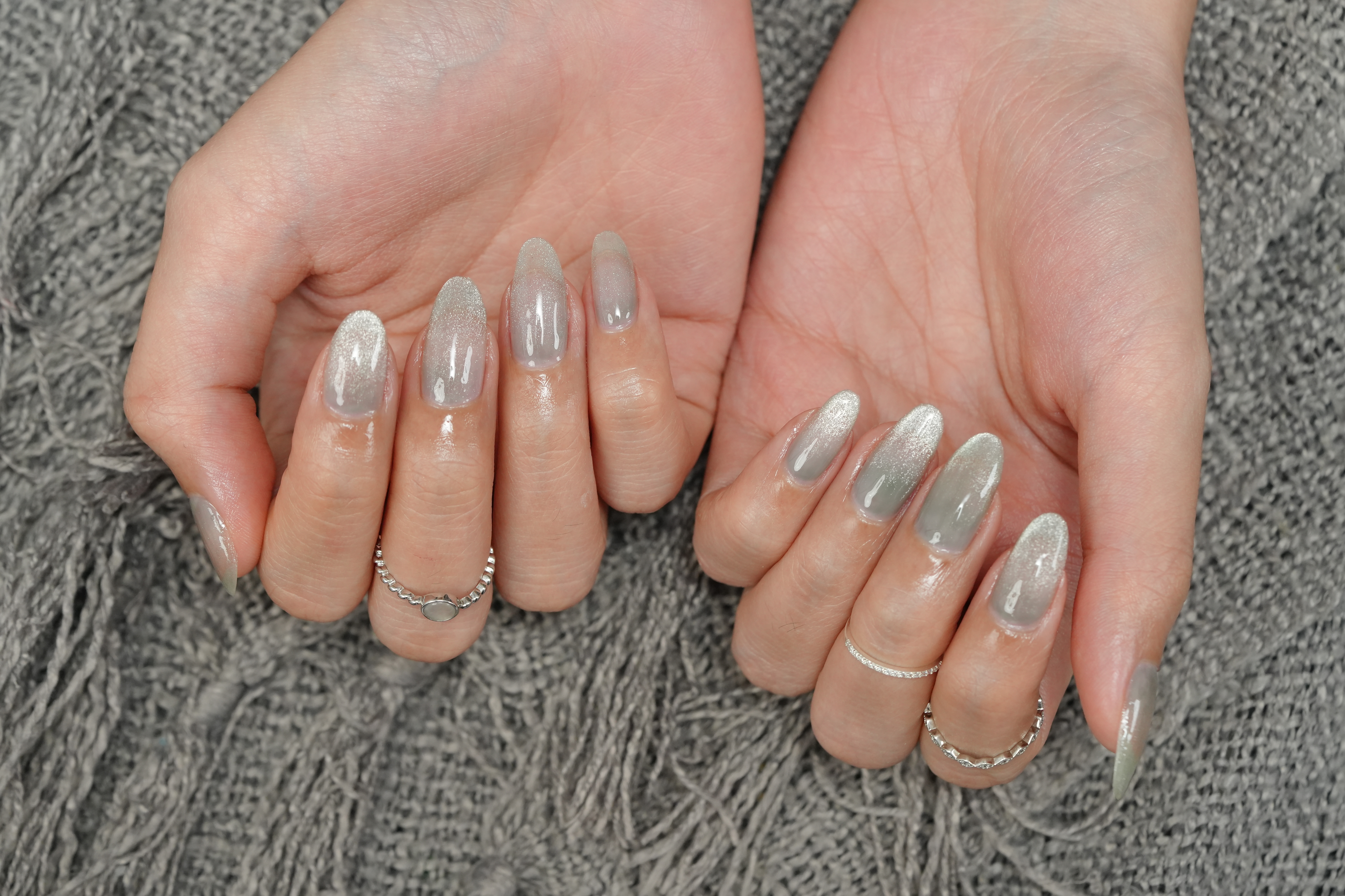 Dolphin skin nails: Η τάση στα νύχια που φέρνει το καλοκαίρι μέσα στον χειμώνα