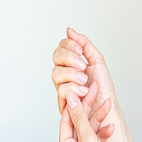 Japanese manicure: Η μίνιμαλ τάση στα νύχια που θα λατρέψετε