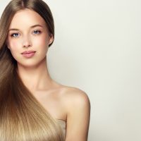 Έχετε μαλλιά με λεπτή τρίχα; Αυτά είναι τα μόνα styling tips που χρειάζεστε